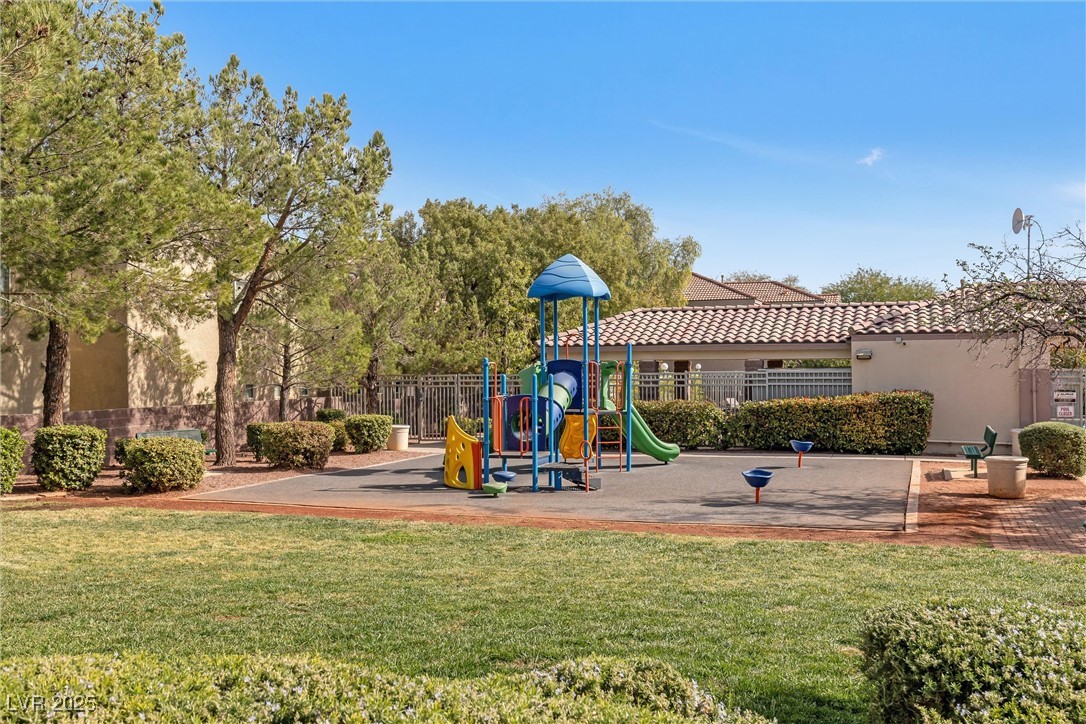 Las Vegas, Nevada 89148, United States, 2 Bedrooms Bedrooms, ,3 BathroomsBathrooms,Residential,Pending,125842