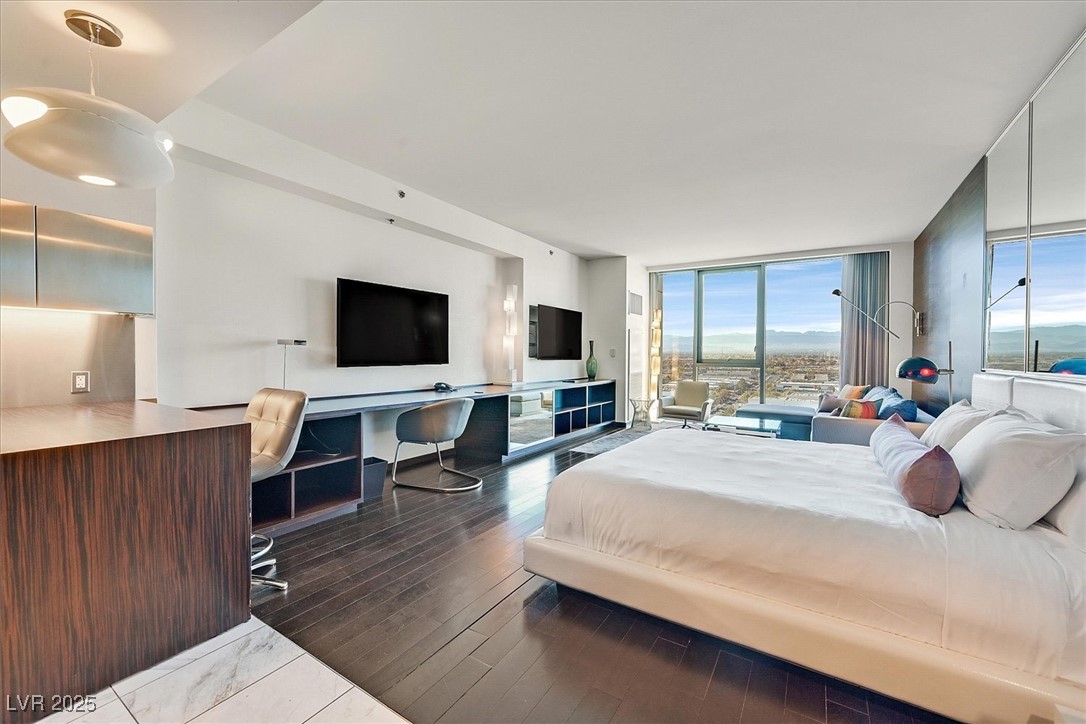 4381 W Flamingo Road 1609