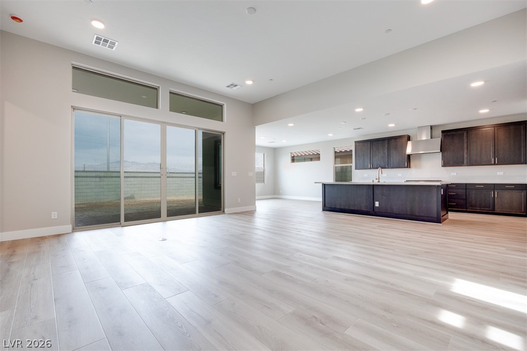 10312 Peako Hills Avenue