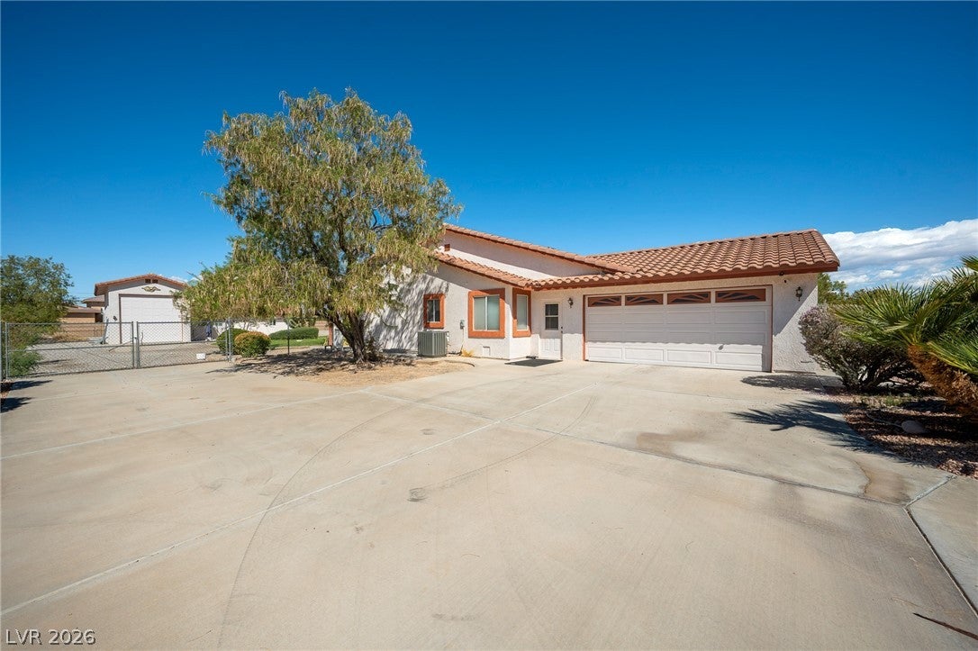880 W Lupin Street
