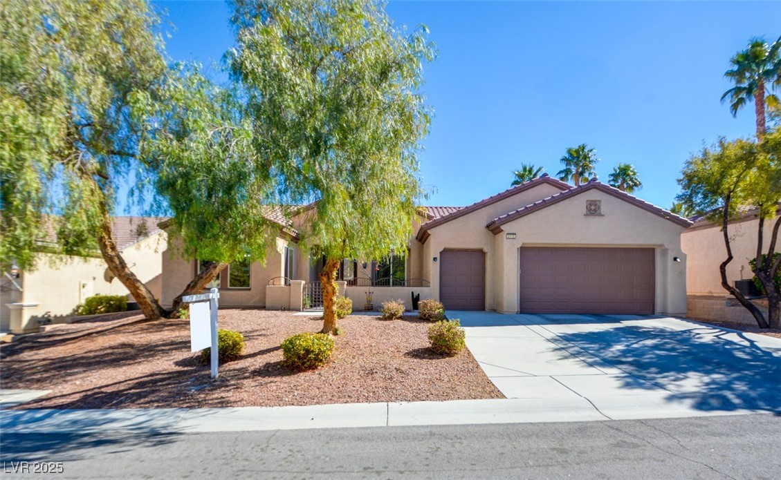 2132 Twin Falls Drive, Henderson, Nevada image 2