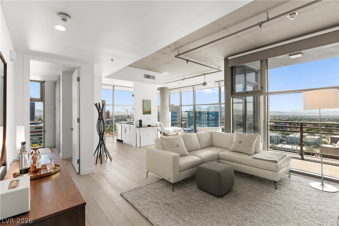 353 E Bonneville Avenue 1305