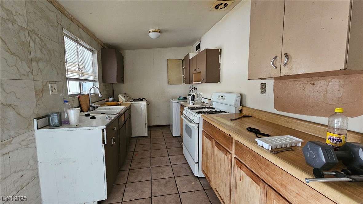 2125 Flower Avenue, North Las Vegas, Nevada image 4
