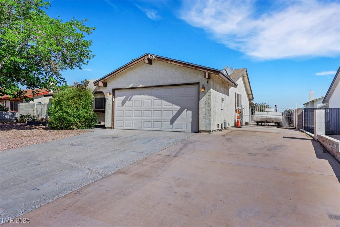 423 Golden Valley Drive, Henderson, Nevada image 3
