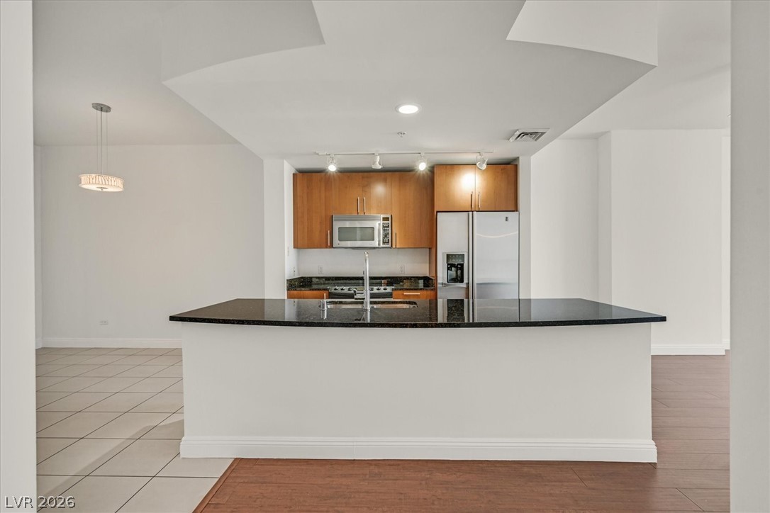 200 W SAHARA Avenue 1611