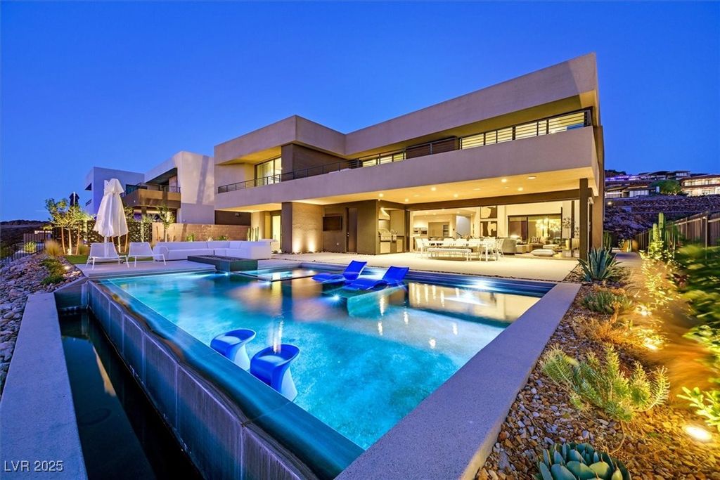 Photo of 807 Magnum Cliff Court, Henderson, NV 89012 (MLS # 2702130)