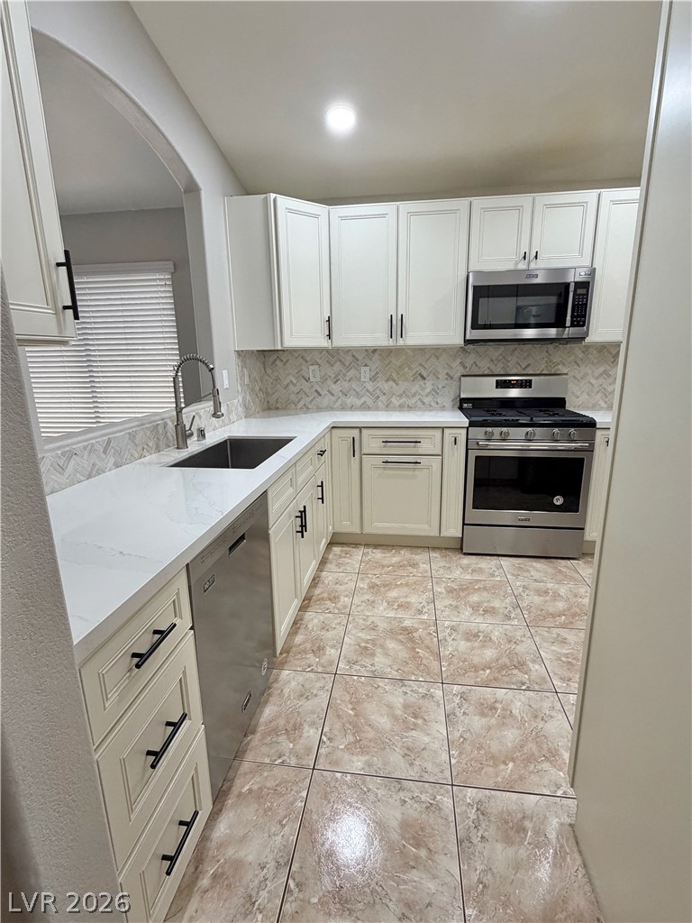 2212 Crestline Falls Place