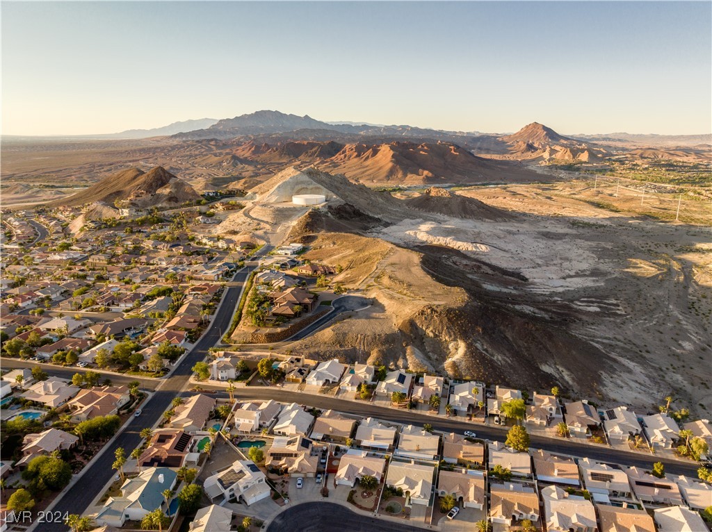 1000 Feather Point Court, Henderson, Nevada image 8