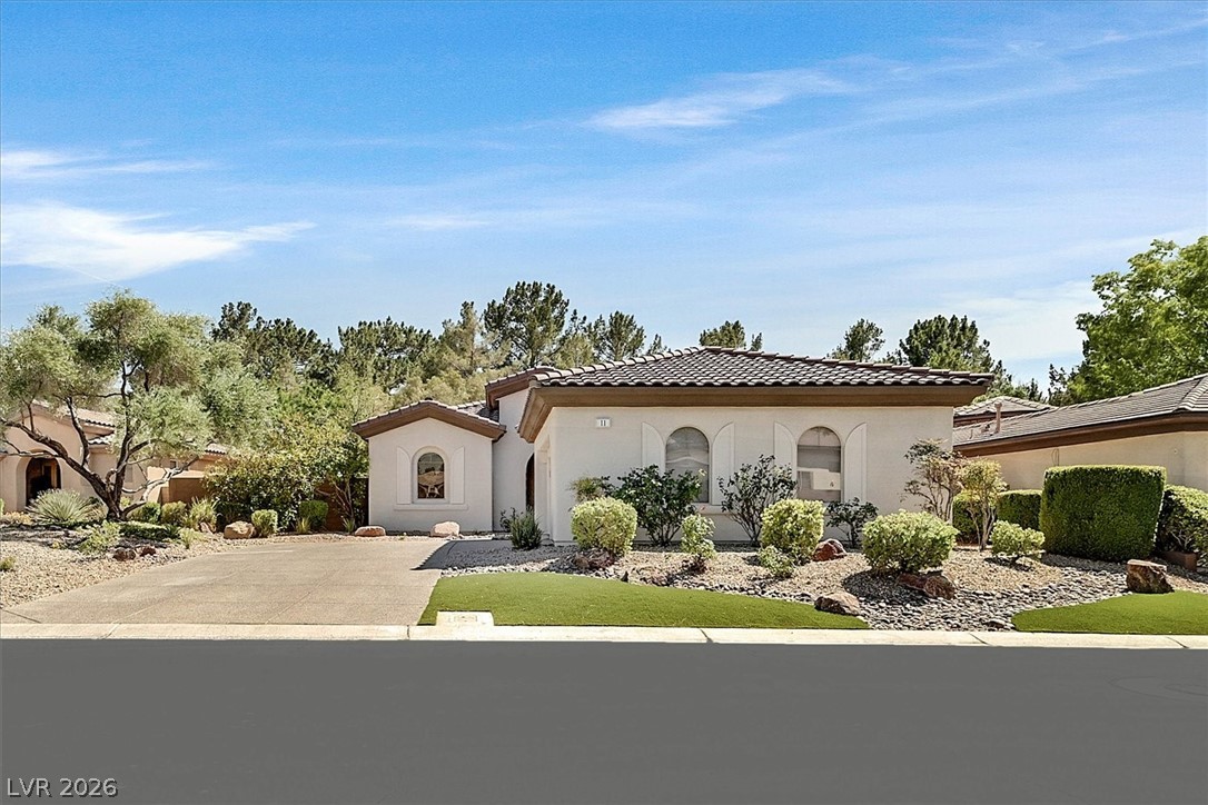 11 Fountainhead Circle