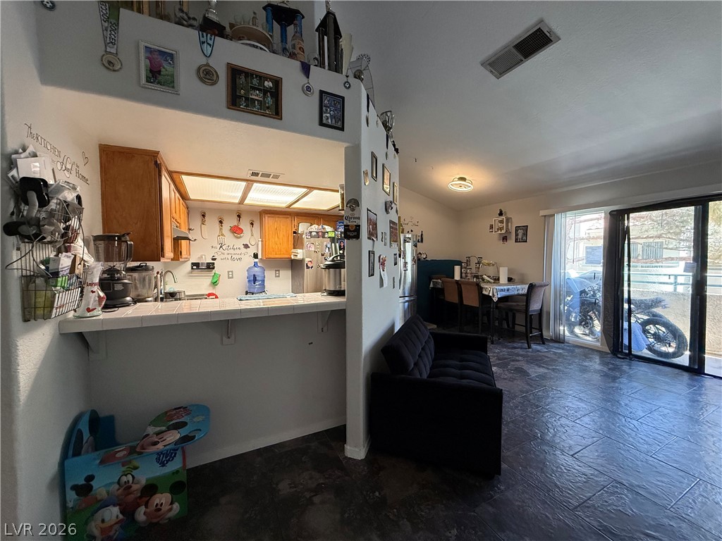 960 N Sloan Lane 204