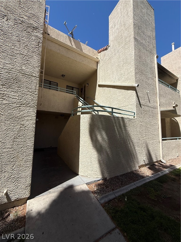 960 N Sloan Lane 204