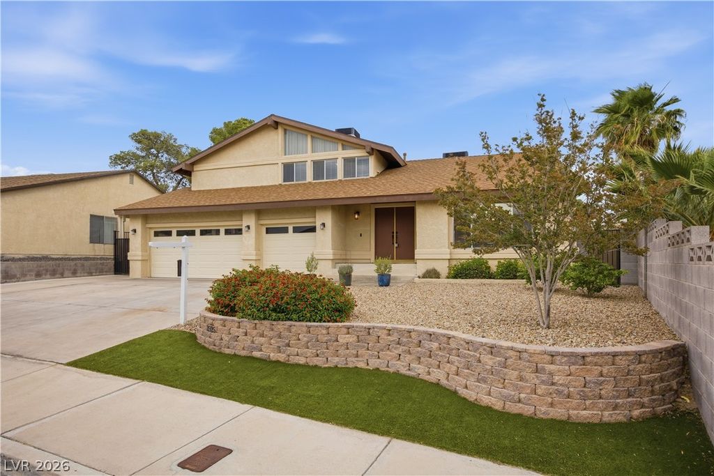 Photo of 1525 Darlene Way, Boulder City, NV 89005 (MLS # 2776543)