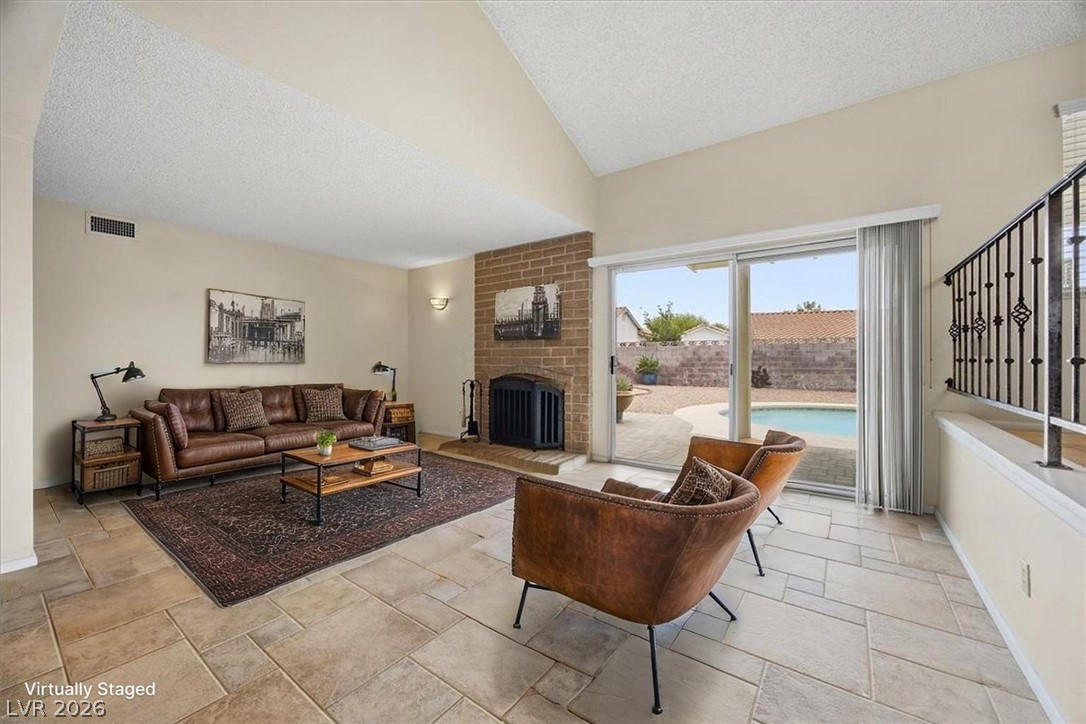 1525 Darlene Way