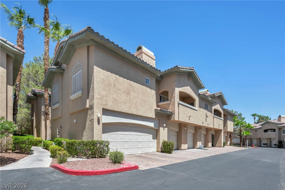 1708 Sky Of Red Drive 104