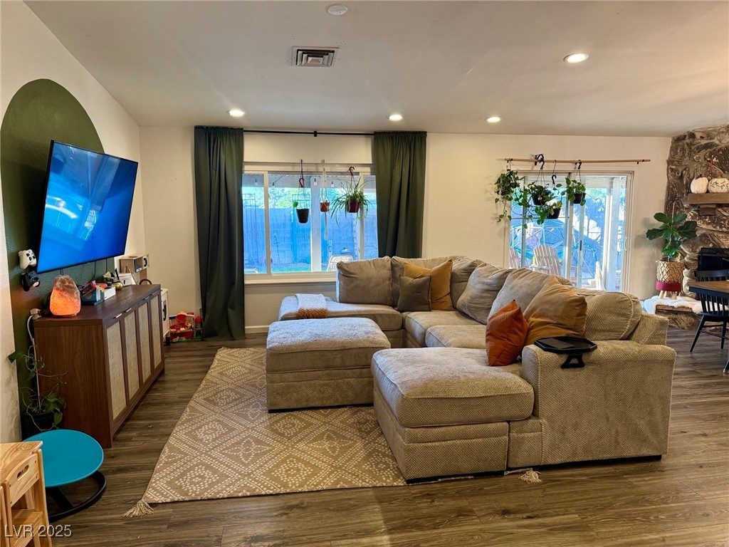 Las Vegas, Nevada 89103, United States, 3 Bedrooms Bedrooms, ,2 BathroomsBathrooms,Residential,Active,234884