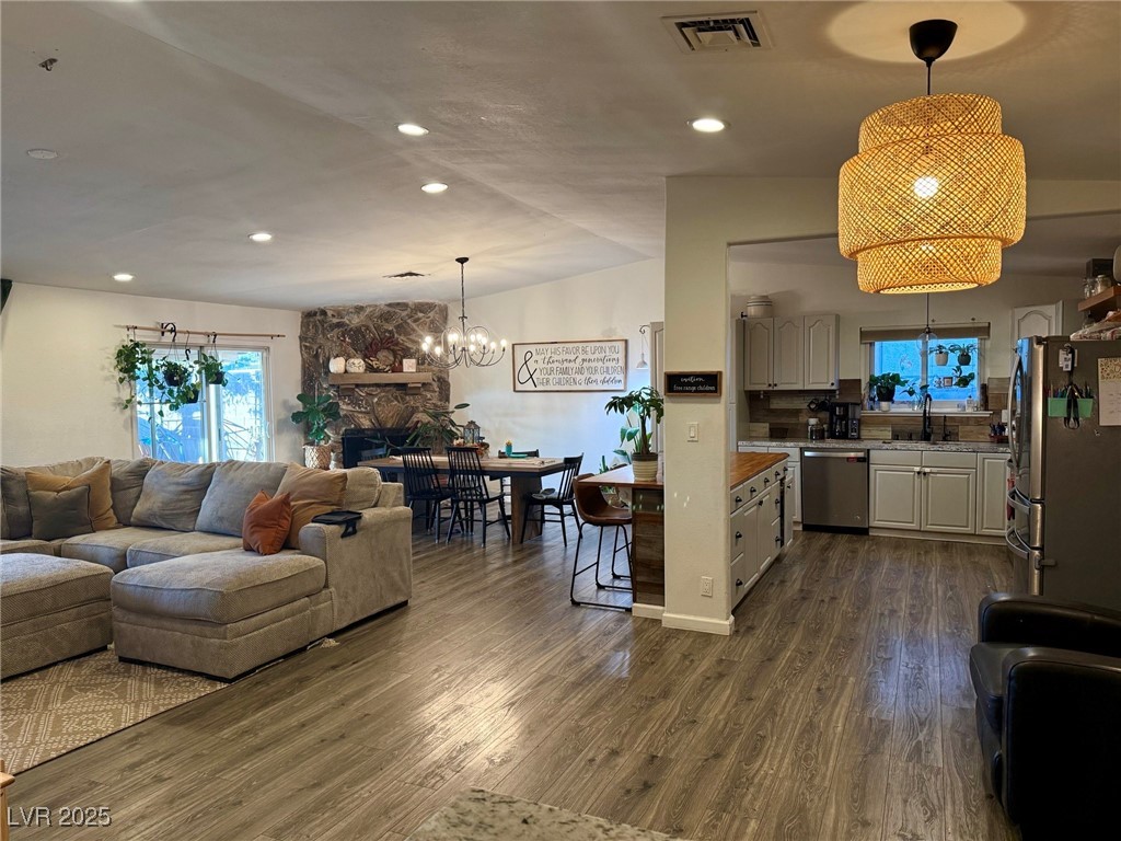 Las Vegas, Nevada 89103, United States, 3 Bedrooms Bedrooms, ,2 BathroomsBathrooms,Residential,Active,234884