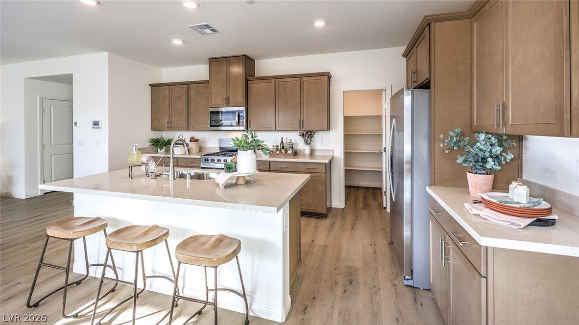561 Ivory Peacock Ct