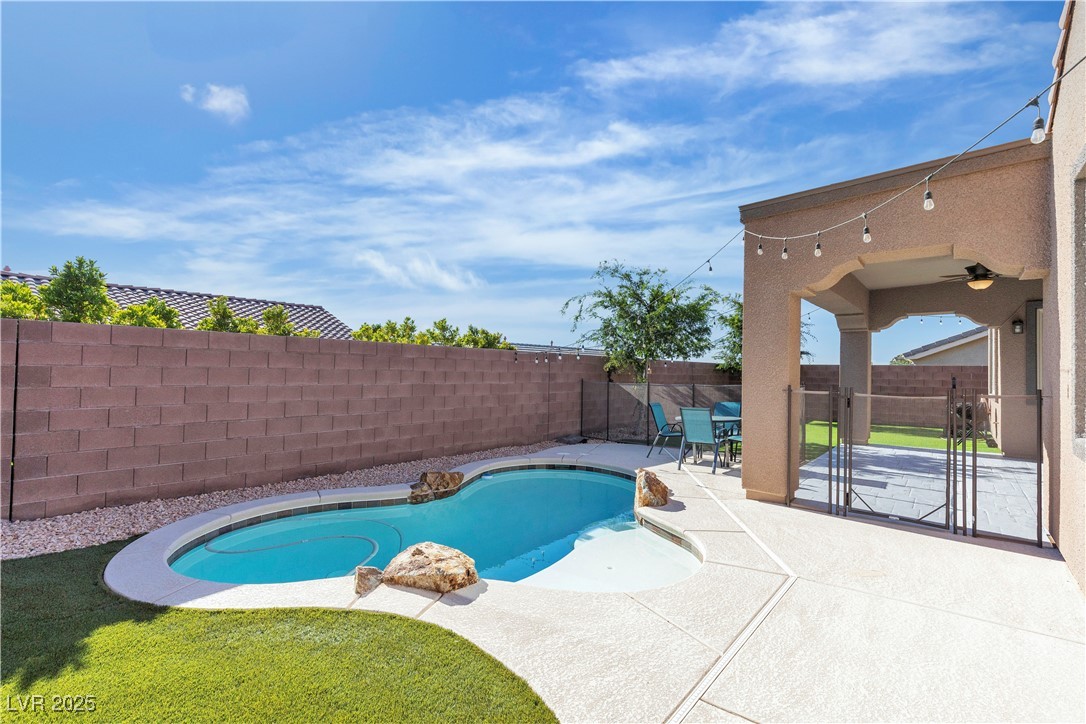2673 Paris Amour Street, Henderson, Nevada image 41