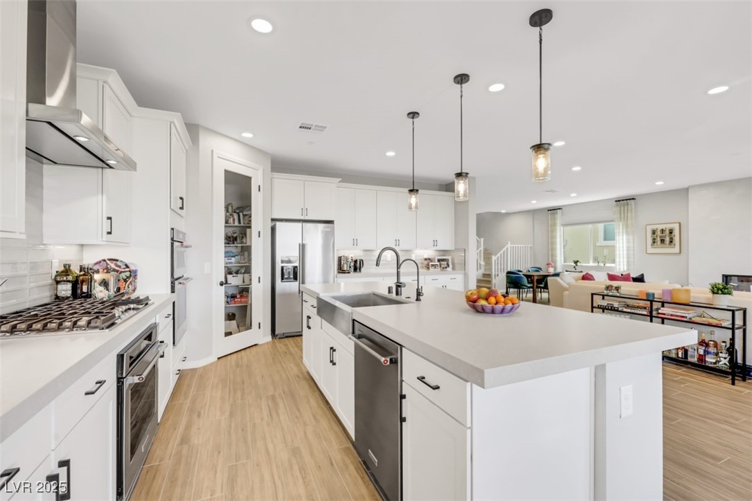 Las Vegas, Nevada 89166, United States, 4 Bedrooms Bedrooms, ,3 BathroomsBathrooms,Residential,Pending,105945