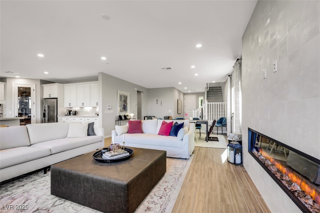 Las Vegas, Nevada 89166, United States, 4 Bedrooms Bedrooms, ,3 BathroomsBathrooms,Residential,Pending,105945