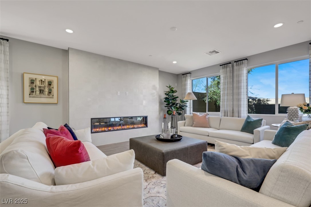 Las Vegas, Nevada 89166, United States, 4 Bedrooms Bedrooms, ,3 BathroomsBathrooms,Residential,Pending,105945