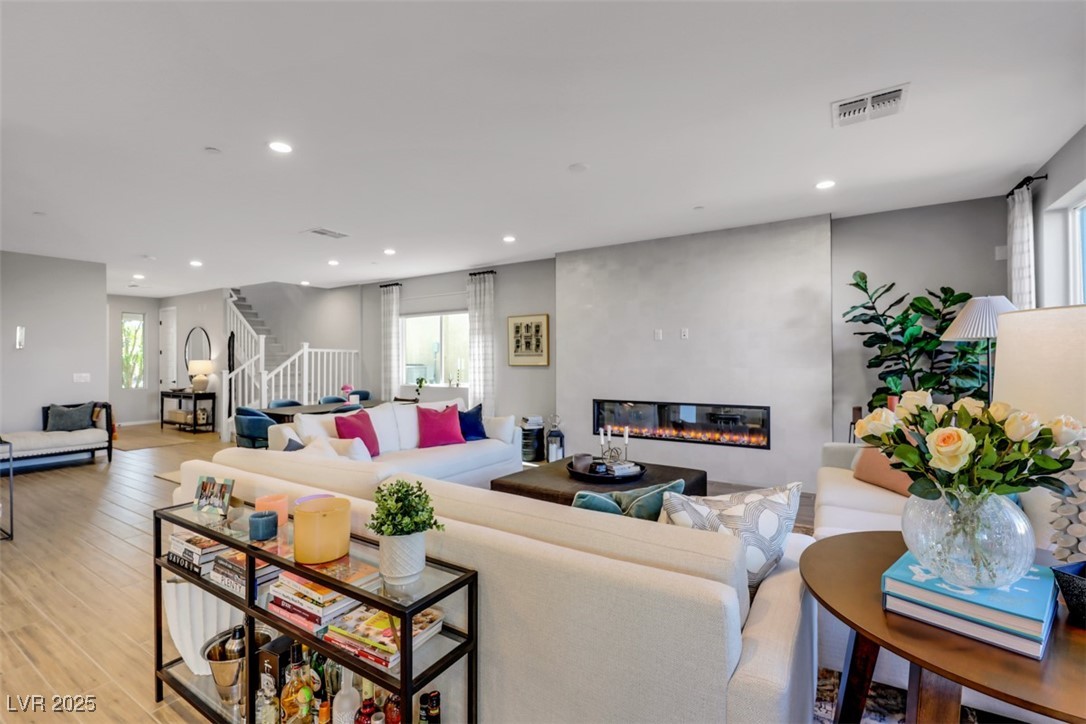 Las Vegas, Nevada 89166, United States, 4 Bedrooms Bedrooms, ,3 BathroomsBathrooms,Residential,Pending,105945