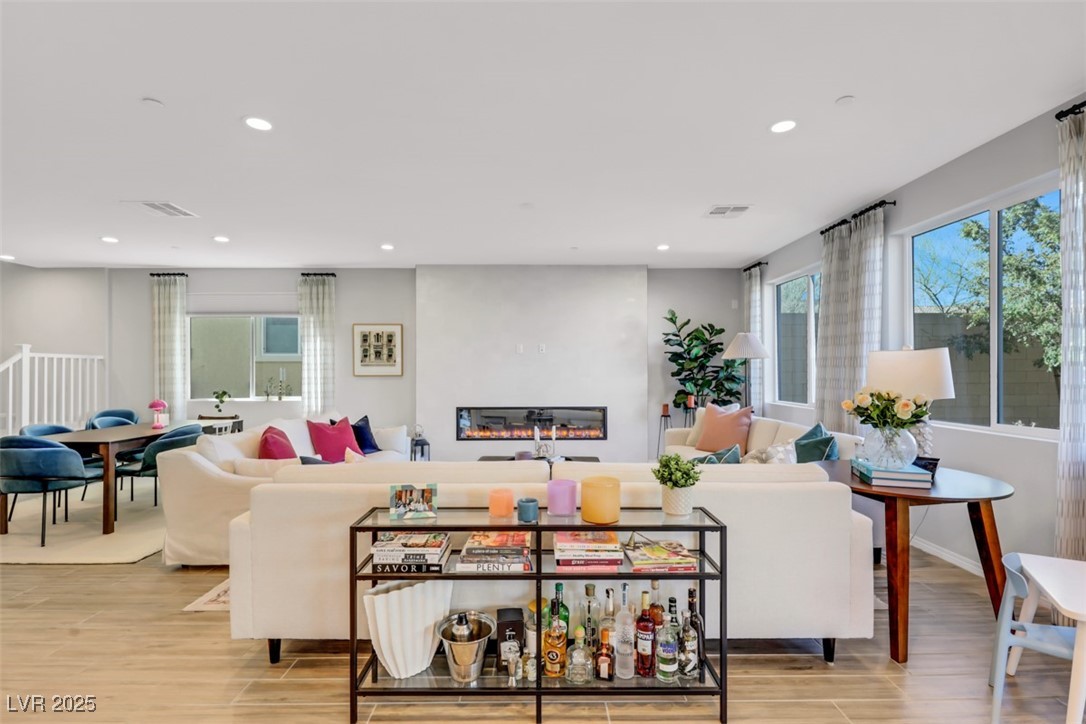 Las Vegas, Nevada 89166, United States, 4 Bedrooms Bedrooms, ,3 BathroomsBathrooms,Residential,Pending,105945