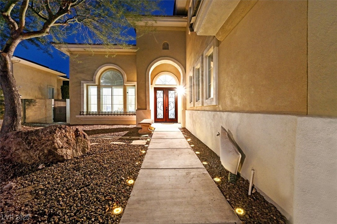 108 N Ring Dove Drive