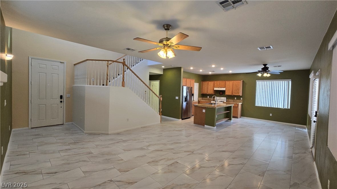 3902 W El Campo Grande Avenue