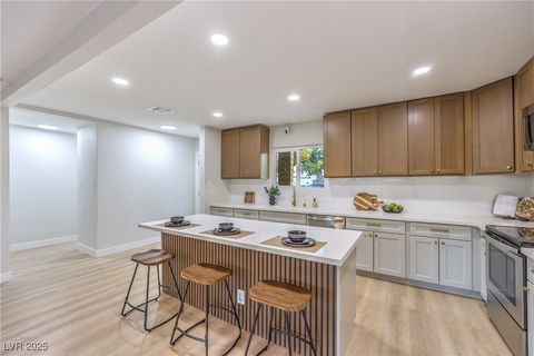 Photo of 1821 Franklin Avenue, Las Vegas, NV 89104 (MLS # 2739322)