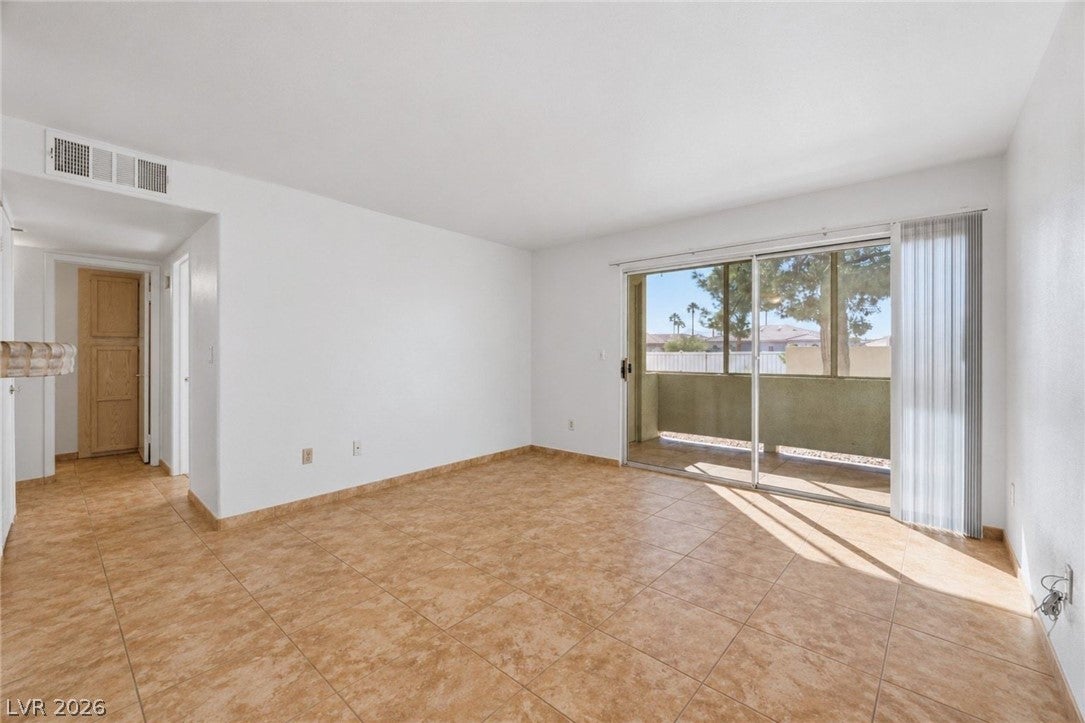3425 E Russell Road 116