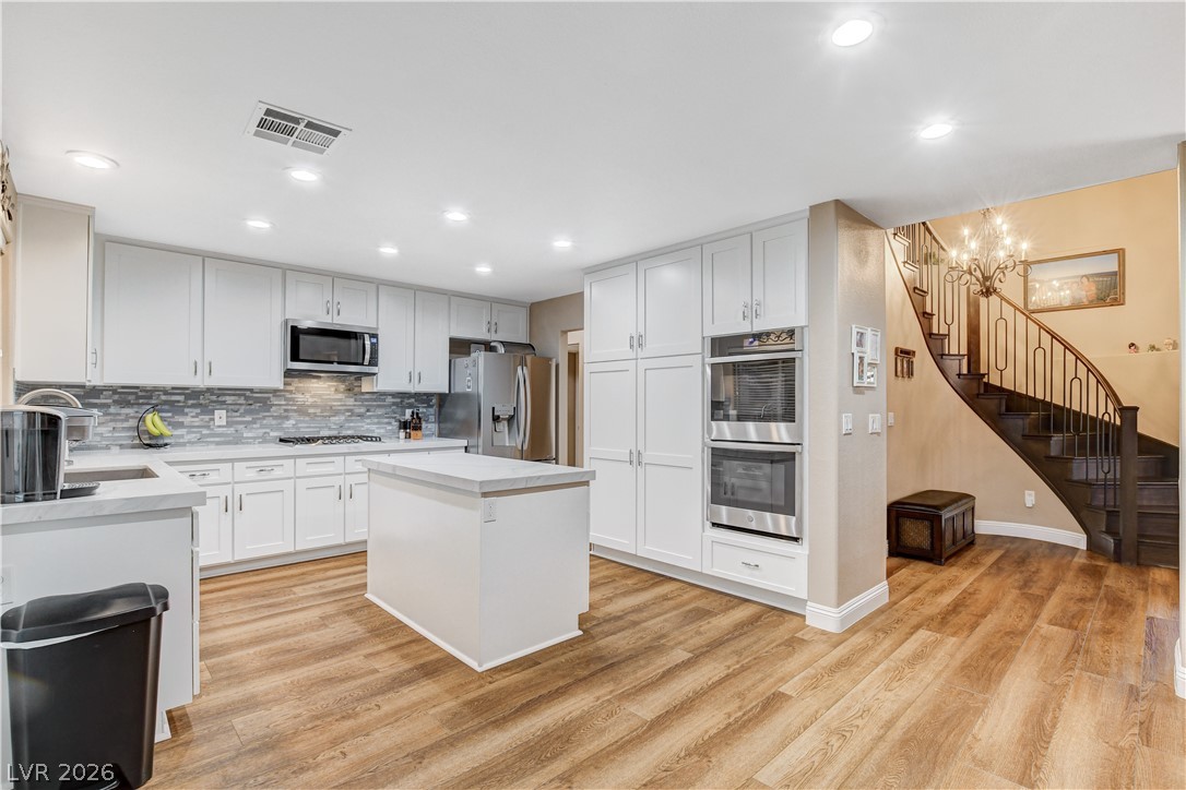 10133 Hill Country Avenue