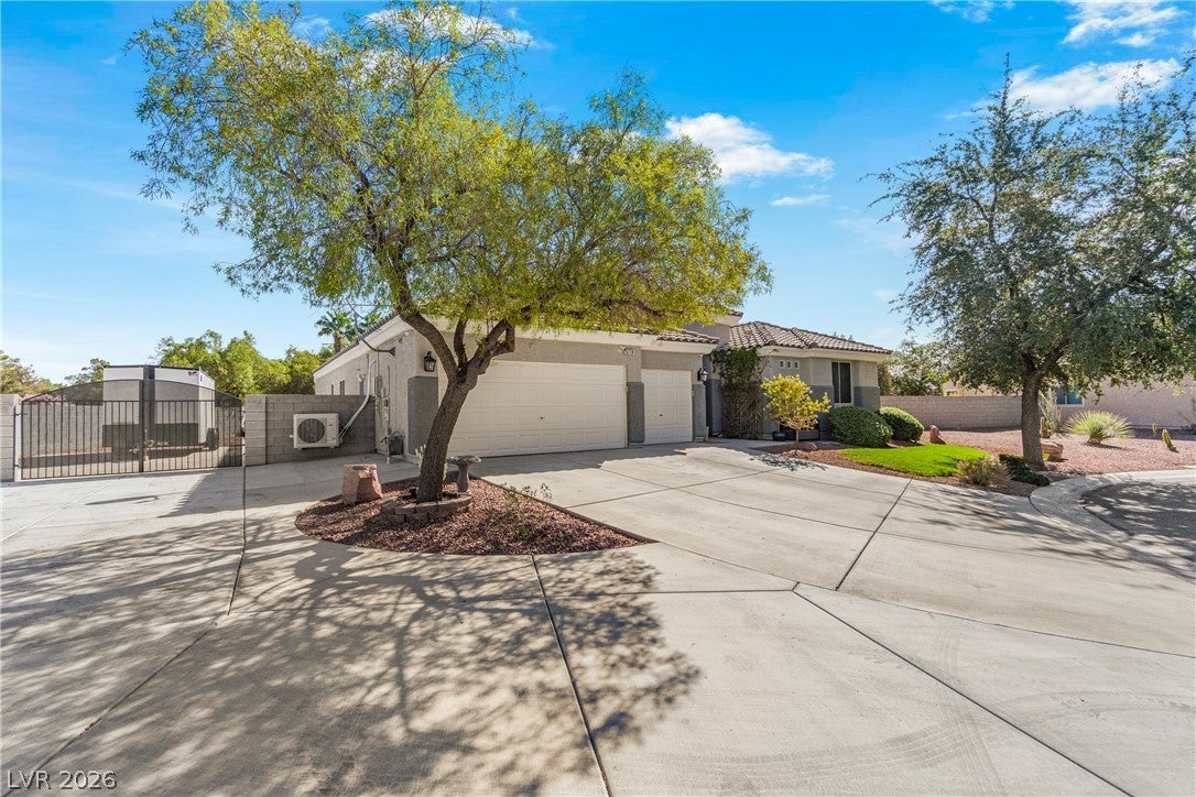 6718 Hawthorne Creek Court
