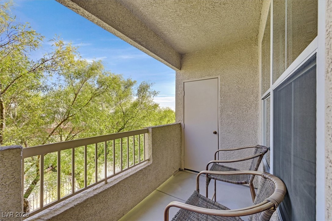 Las Vegas, Nevada 89129, United States, 2 Bedrooms Bedrooms, ,2 BathroomsBathrooms,Residential,Active,239732