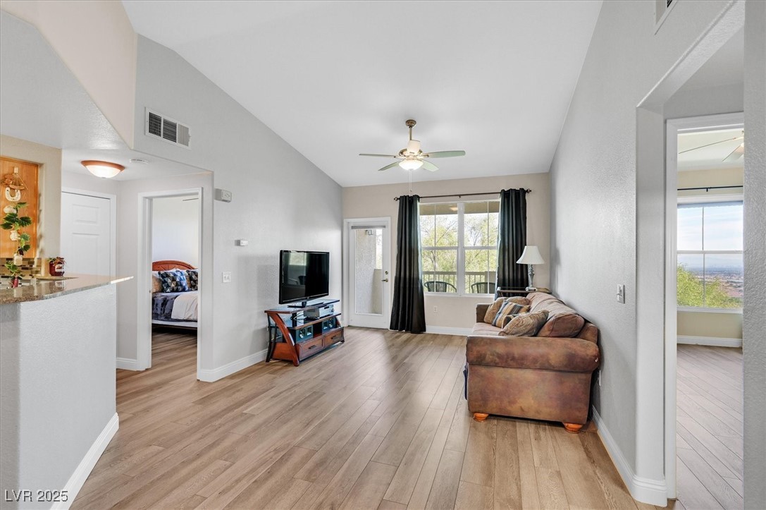 Las Vegas, Nevada 89129, United States, 2 Bedrooms Bedrooms, ,2 BathroomsBathrooms,Residential,Active,239732