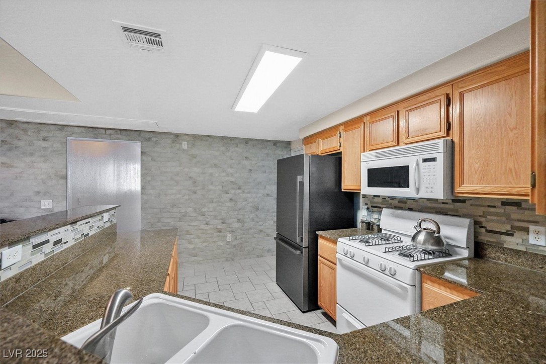 Las Vegas, Nevada 89129, United States, 2 Bedrooms Bedrooms, ,2 BathroomsBathrooms,Residential,Active,239732