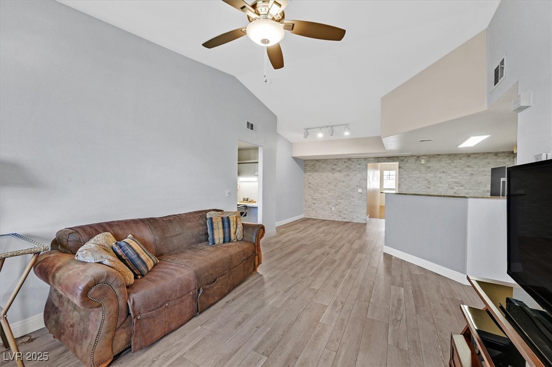 Las Vegas, Nevada 89129, United States, 2 Bedrooms Bedrooms, ,2 BathroomsBathrooms,Residential,Active,239732