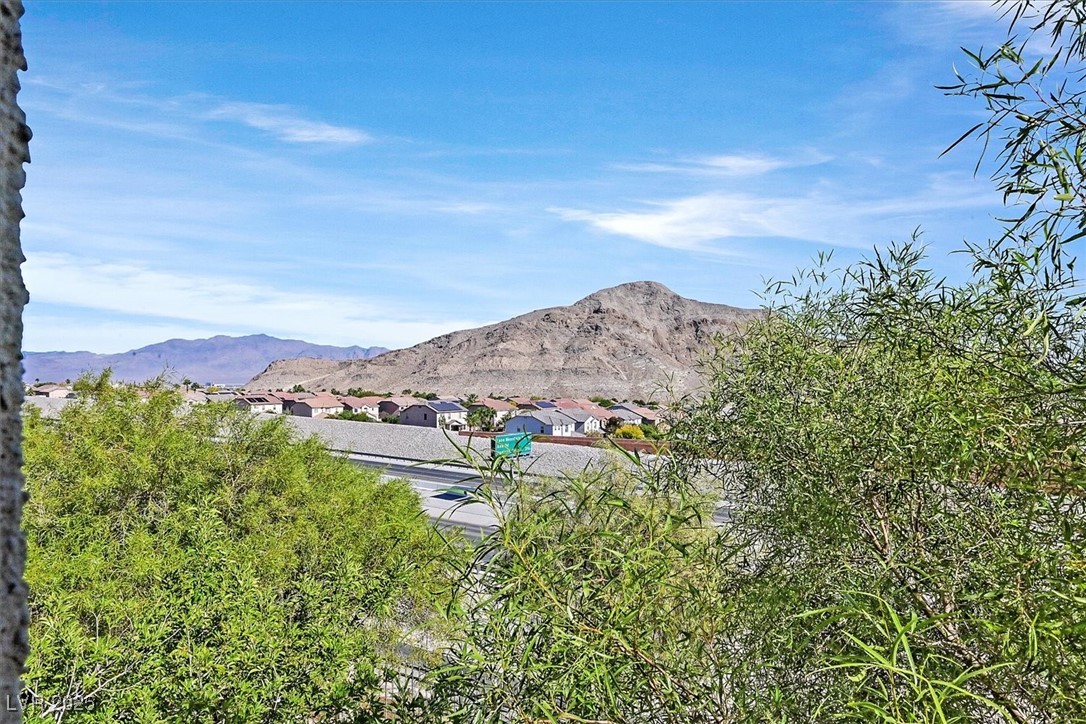 Las Vegas, Nevada 89129, United States, 2 Bedrooms Bedrooms, ,2 BathroomsBathrooms,Residential,Active,239732