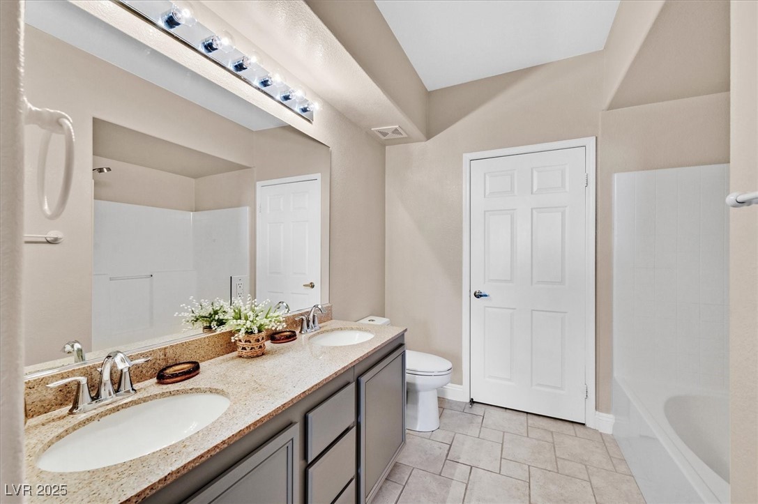 Las Vegas, Nevada 89129, United States, 2 Bedrooms Bedrooms, ,2 BathroomsBathrooms,Residential,Active,239732