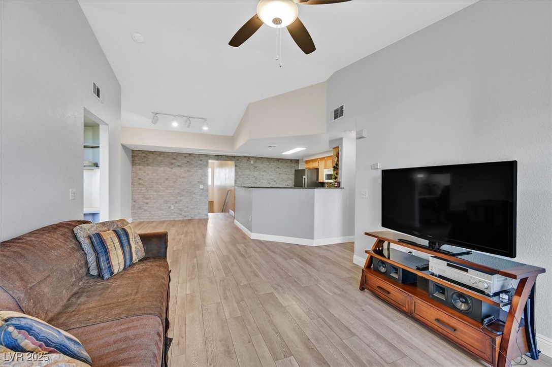 Las Vegas, Nevada 89129, United States, 2 Bedrooms Bedrooms, ,2 BathroomsBathrooms,Residential,Active,239732