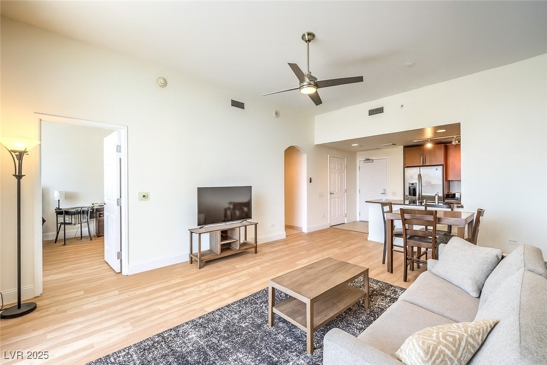 200 W Sahara Avenue 3802