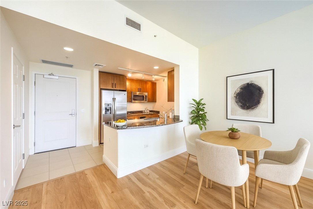 200 W Sahara Avenue 3802
