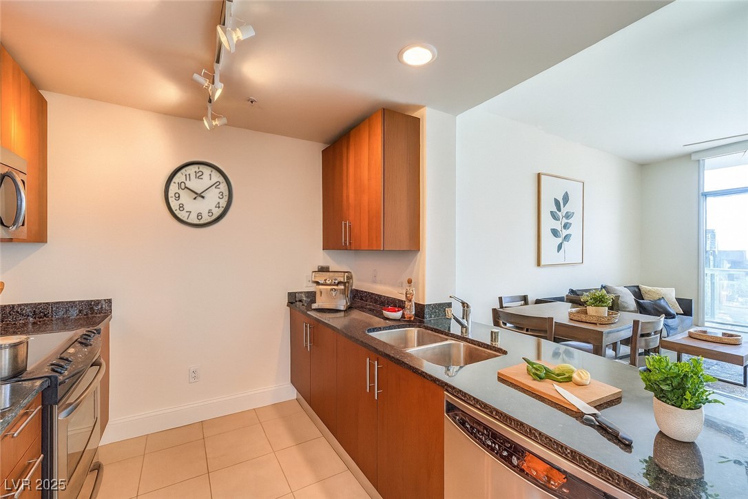 200 W Sahara Avenue 3802