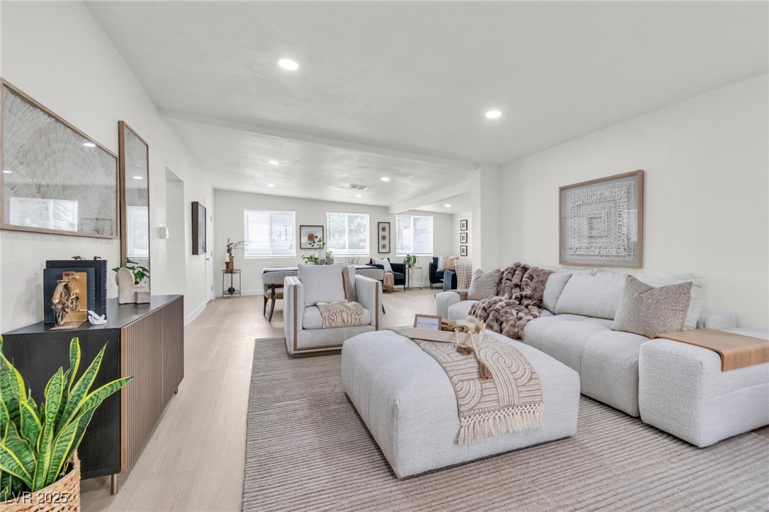 1506 E Saint Louis Avenue