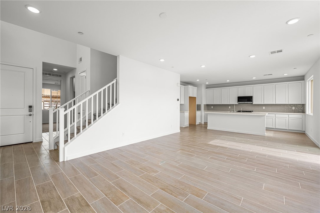 10813 Alamino Avenue