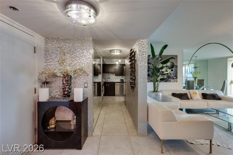 205 E Harmon Avenue 807