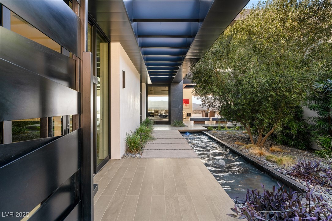 9 Boulderback Drive