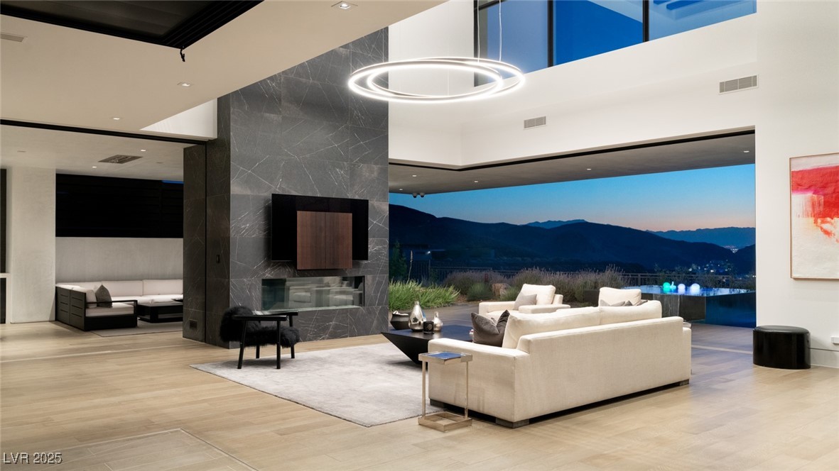 9 Boulderback Drive