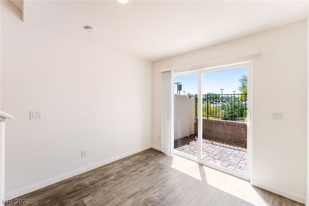 10083 Vibrant Moon Avenue