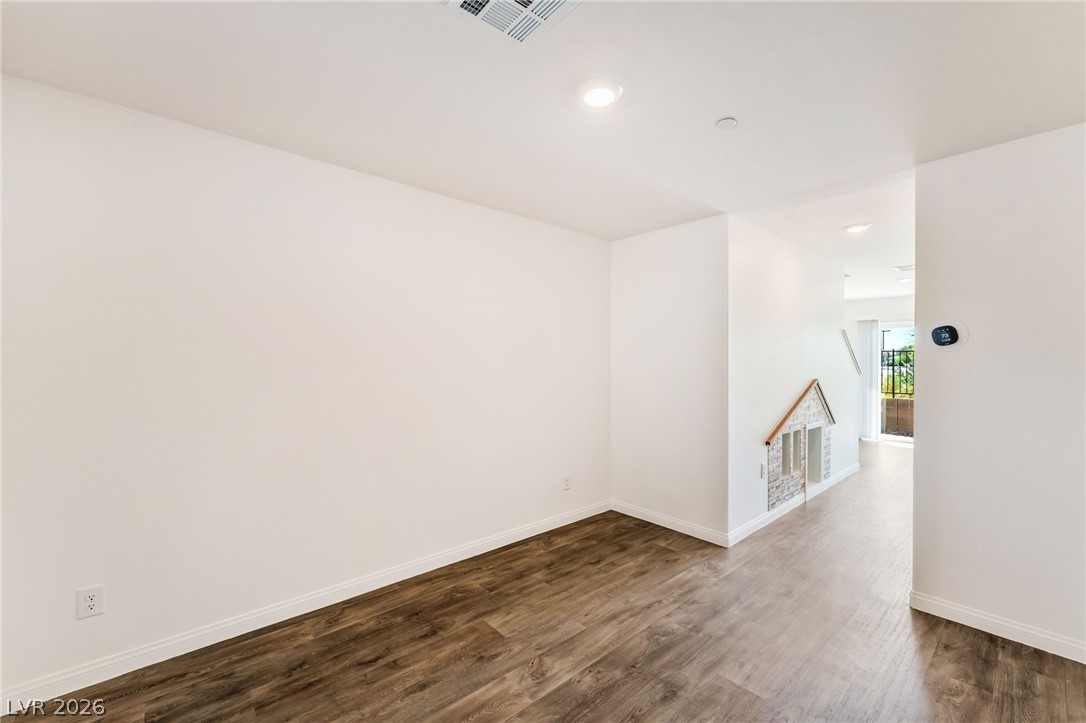 10083 Vibrant Moon Avenue